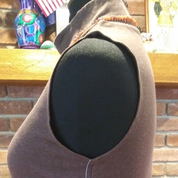 Sleeveless top - Picture 3 of 8